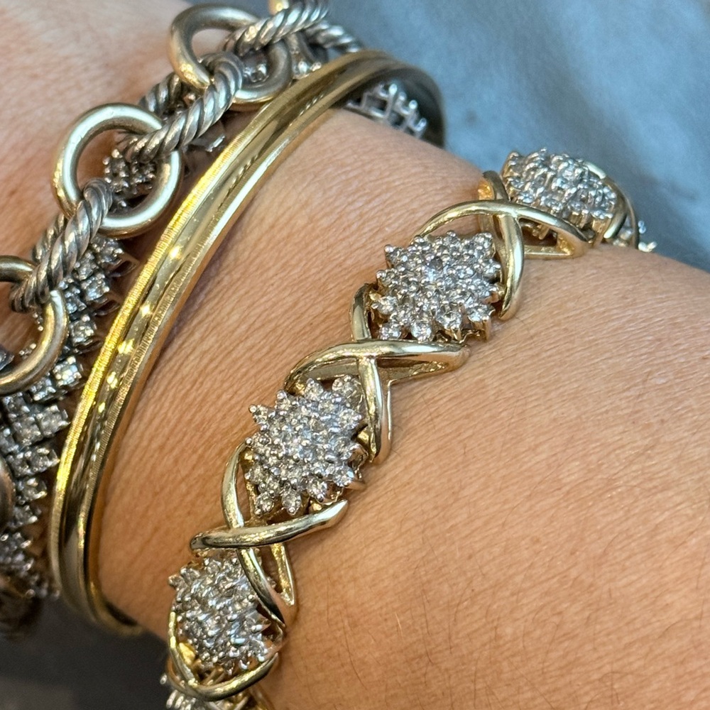 Elegant Gold and Diamonds Women's Hugs and Kisses Bracelet